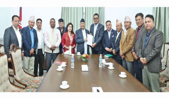 Gold dealers meet PM Oli and demand for removal of luxury tax on gold sale