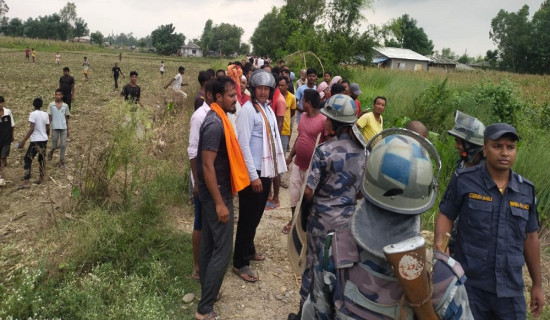 Shot fired in Sarlahi, three including inspector injured