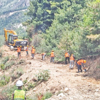 Avalanche blocks Boksi  River in Mustang