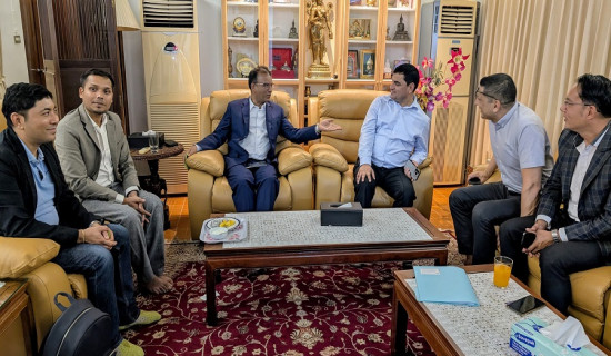 Health Minister gathers suggestions from Nepali health professionals based in Thailand