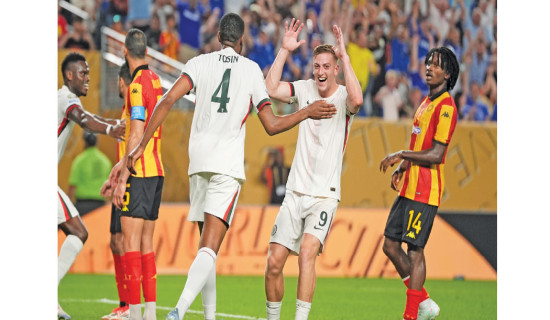 Chelsea through to knockouts, Benfica beat Bayern
