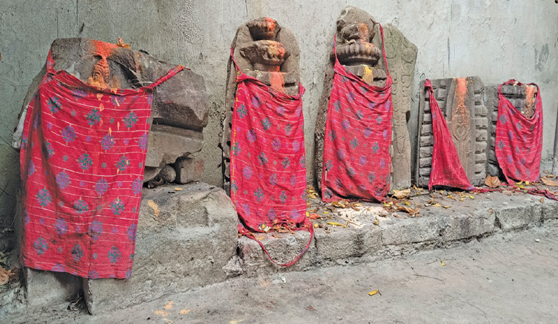 Sculptures from the Karnata period found  in Dhanusha