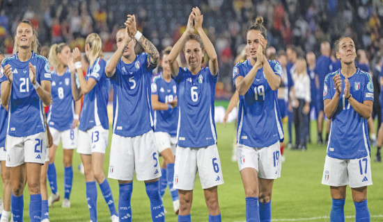 Italy join Spain in Women's Euro  2025 quarter-finals