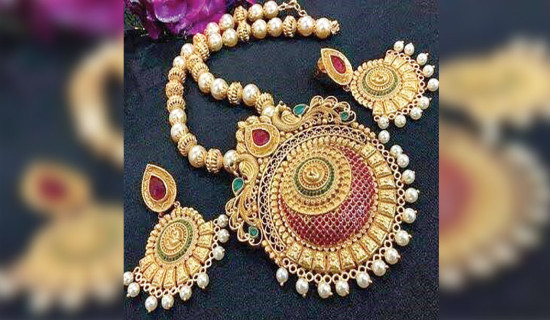 Imitation jewellery brings joy to needy women
