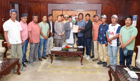 Landslide blocks Kaligandaki corridor