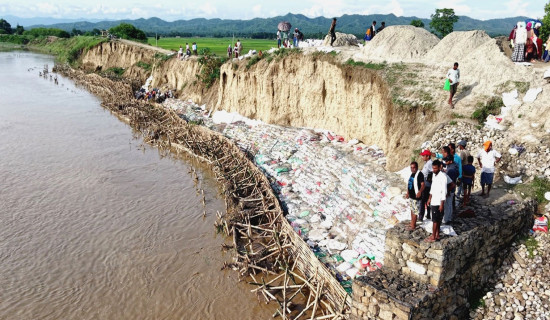 Emergency embankment construction intensified in Banke's Khalla Jhagadhiya