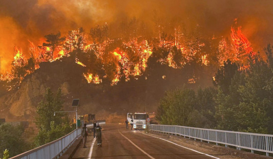 Fires engulf Turkey's Mediterranean coast
