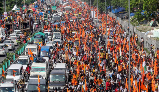 Six crushed to death in India temple stampede