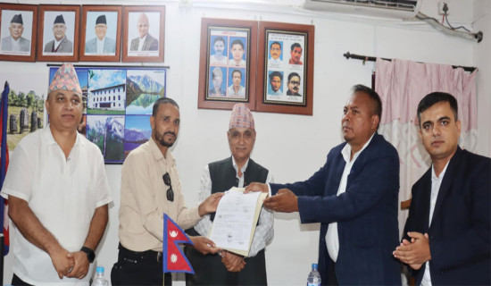 Karnali CM launches free health insurance for 693 reporters
