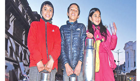Portable tea: Thermos vendors brewing hope