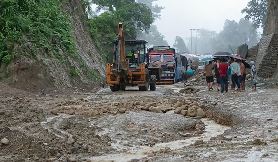 Rain obstructs Daunne Road (Photo Feature)