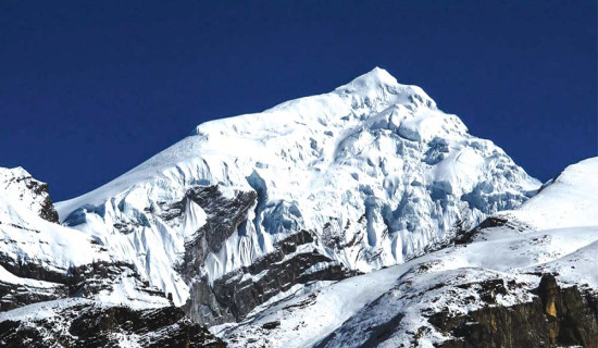 Govt formally opens Chulu West peak for climbing