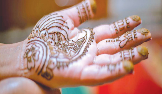 Tales of craftsmen behind fascinating henna patterns