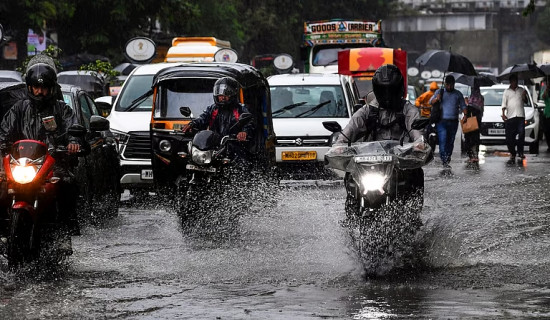 Heavy rain in India's Mumbai; Flight ops hit, schools & colleges shut