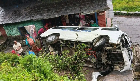Seven injured when a van carrying students crashes in Baglung