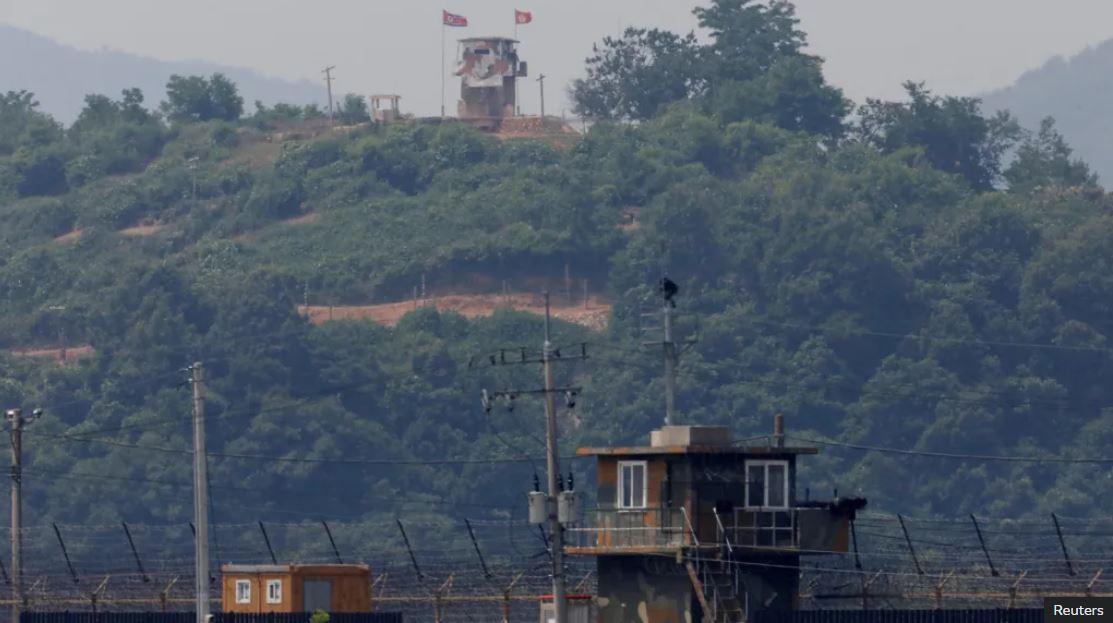 South Korea fires warning shots at North Korean troops crossing border