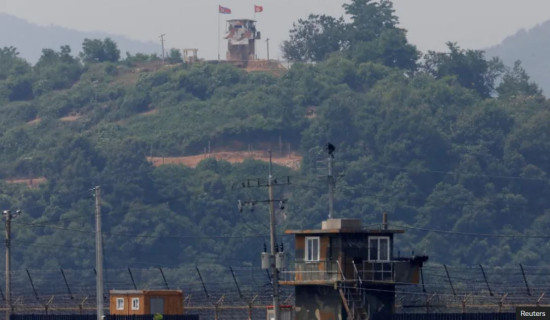 South Korea fires warning shots at North Korean troops crossing border