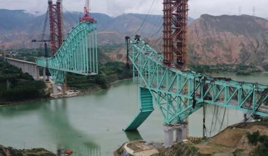 Bridge collapse kills 12 workers in China