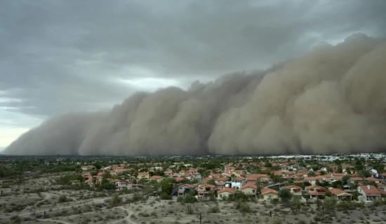 Dust storm slams Phoenix, causing damage, airport delays and power outages