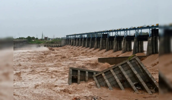 India issues fresh flood risk warnings to Pakistan amid heavy rain in northern states