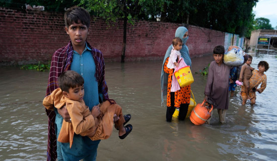 Flash floods kill 34 in Kashmir