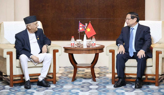 PM Oli holds talks with his Vietnamese counterpart Chính