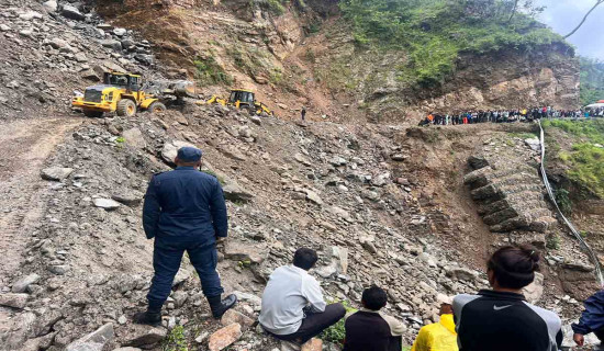 Vehicular mobility resumes in Karnali highway, trucks carrying Jumla apples head to Surkhet