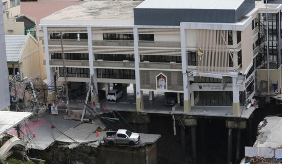 A Bangkok road collapse creates a sinkhole disrupting traffic and prompting evacuations