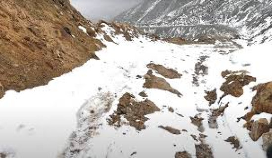 Snowfall obstructs Nyalu road