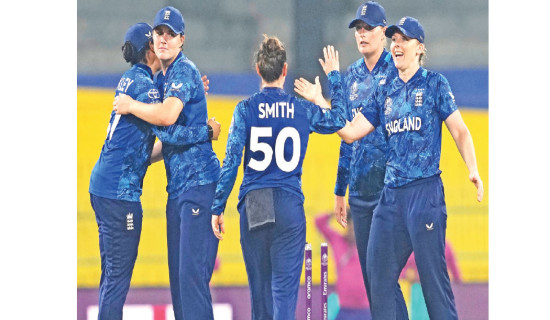 Sciver-Brunt, Ecclestone power England to summit