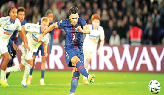 PSG deny Strasbourg historic win to stay top of Ligue 1