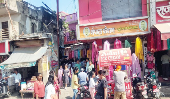 Nepali consumers flock to Indian market in Sunauli for Tihar