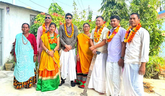 Muslims receive Bhai Tika from Hindu sisters