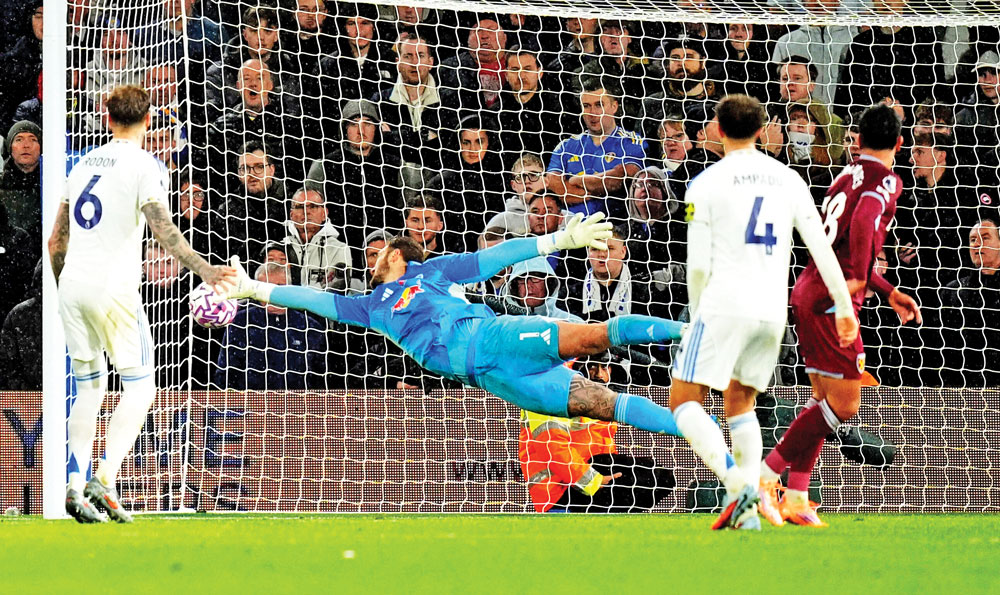 Leeds beat struggling  West Ham 2-1 in Premier League