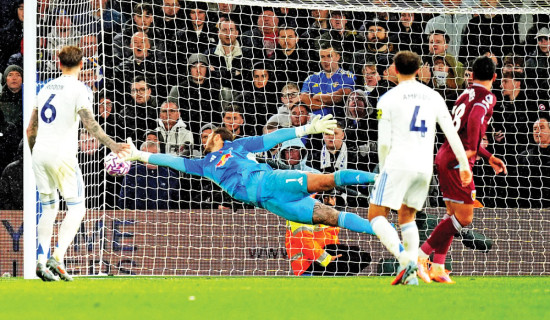Leeds beat struggling  West Ham 2-1 in Premier League