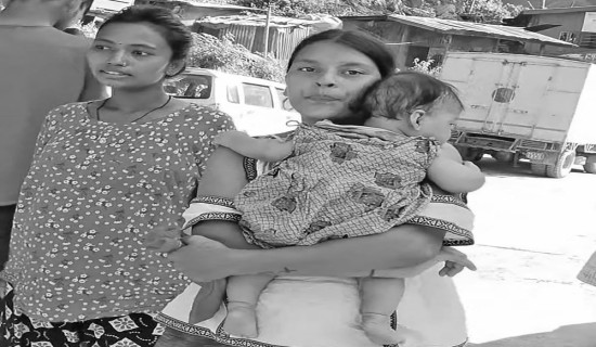 Pregnant women, new mothers spend nights under tents