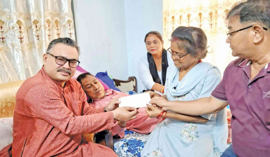 Singer Nirmohi receives financial help