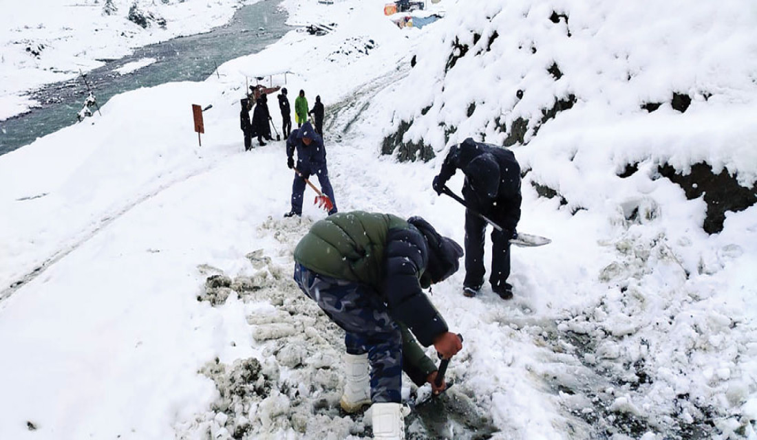 Snow, rains hamper tourism, crops harvest