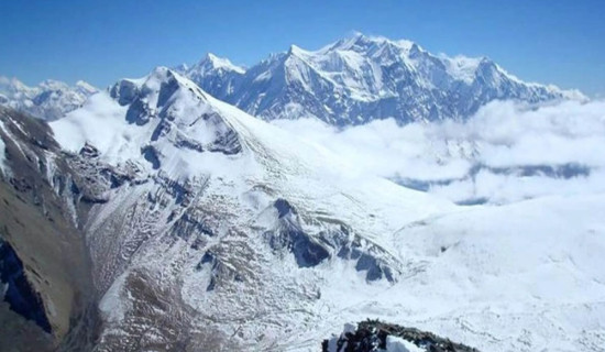 Continuous snowfall: 15 tourists stranded in Hidden Valley