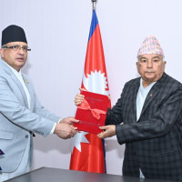 Gold being traded at Rs 236, 300 per tola today