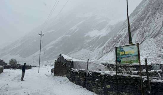 Injured tourist waiting for rescue in Manaslu area