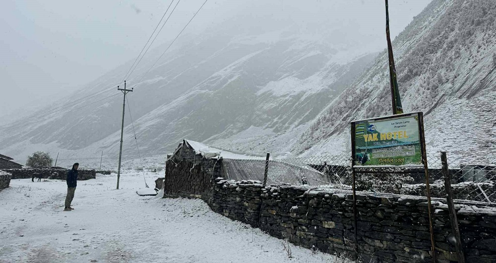 Rolwaling avalanche: five rescued, seven still missing