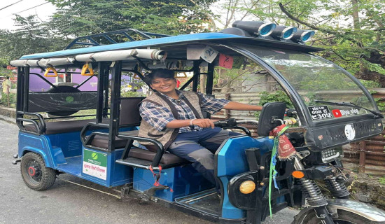 Three-wheeler Safari operator Diya's hobby as Vlogger