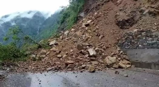 Landslide blocks Baglung-Beni road