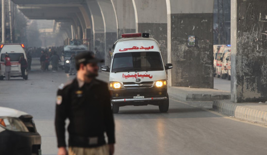 Italy see off Spain  to complete Davis Cup hat-trick