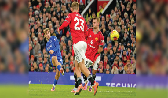 10-man Everton beat Man United