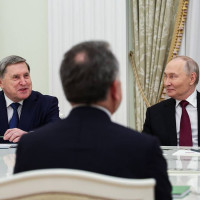 Western Europeans wilt in early summer heatwave, compounding climate change fears