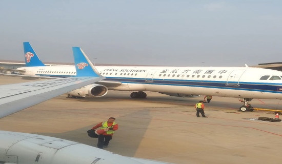 Dust storm slams Phoenix, causing damage, airport delays and power outages