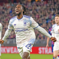 Aston Villa wins 8th straight game