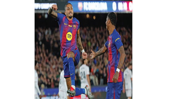 Raphinha extends Barca's Liga lead